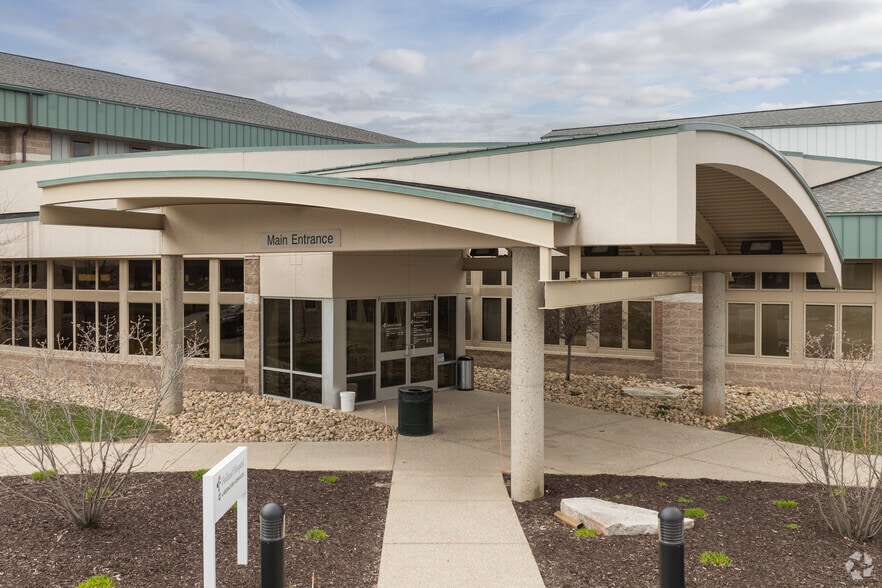 More Photos Of 3235-3299 N Wellness Dr, Holland Medical For Lease