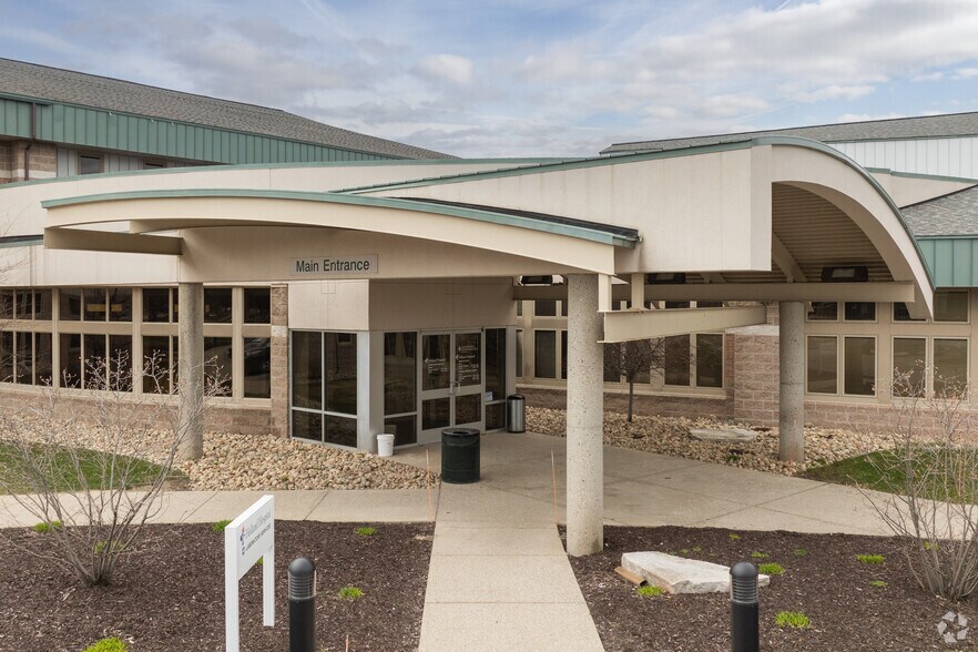 More Photos Of 3235-3299 N Wellness Dr, Holland Medical For Lease