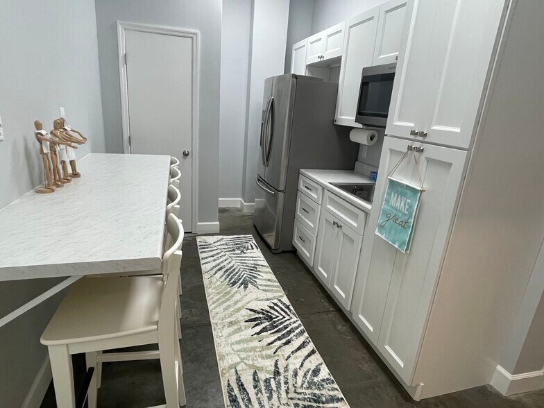 More Photos Of 8115 Waters Ave, Savannah Showroom For Sale