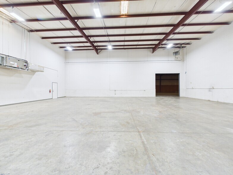 More Photos Of 6975 Flat Rock Rd, Midland Warehouse For Lease