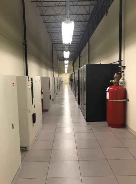 More Photos Of 8701-8799 Brooklyn Blvd, Brooklyn Park Warehouse For Lease