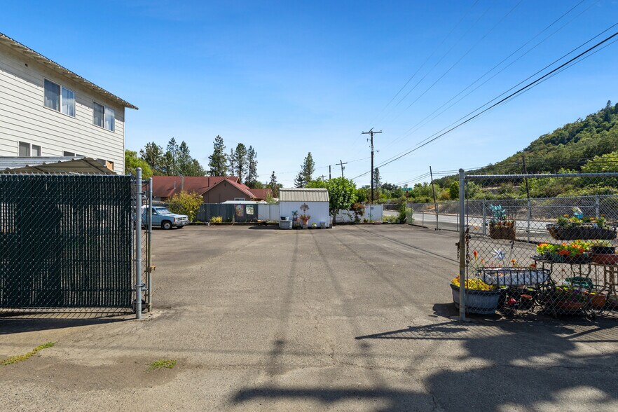 More Photos Of 5565 NE Stephens St, Winchester Auto Repair For Sale