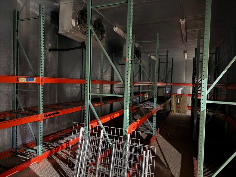 More Photos Of 479 Ferguson Rd, Dunbar Refrigeration Cold Storage For Sale
