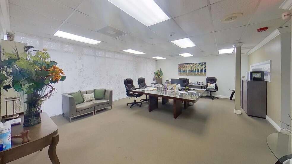 More Photos Of 7821-7843 Seminole Blvd, Seminole Medical For Lease