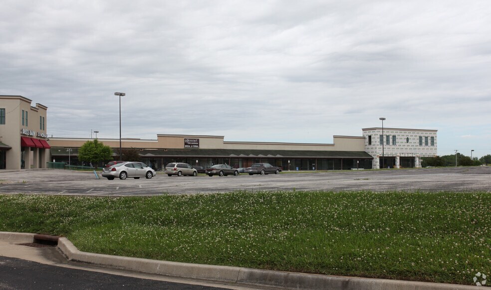More Photos Of 1340-1372 W Old Highway 40, Odessa General Retail For Sale