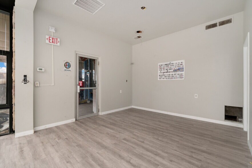 More Photos Of 1822 Logan Ave, Cheyenne Service For Sale