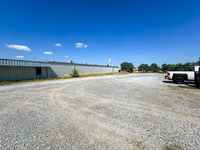 More Photos Of 1577 Beltline Rd, Redding Warehouse For Lease