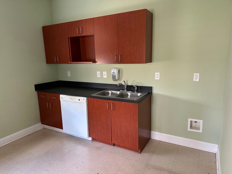 More Photos Of 4102 Ben Franklin Blvd, Durham Medical For Sale