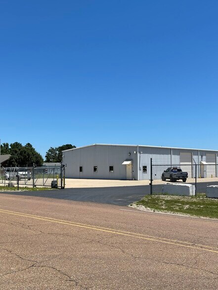 Primary Photo Of 640 Industrial Rd, Savannah Light Distribution For Lease