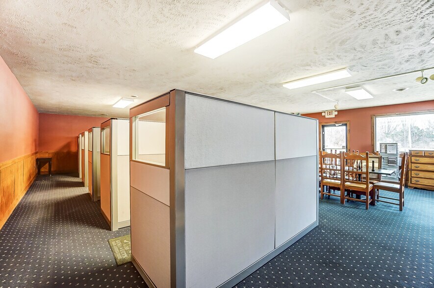 More Photos Of 20660 W Bowling Green Road, Weston Auto Repair For Sale