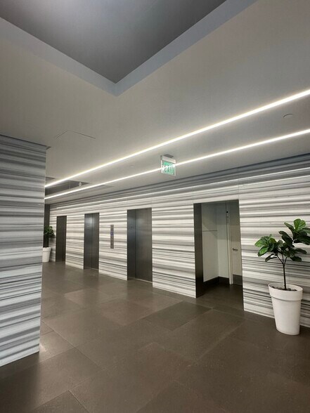 More Photos Of 20801 Biscayne Blvd, Aventura Office For Lease