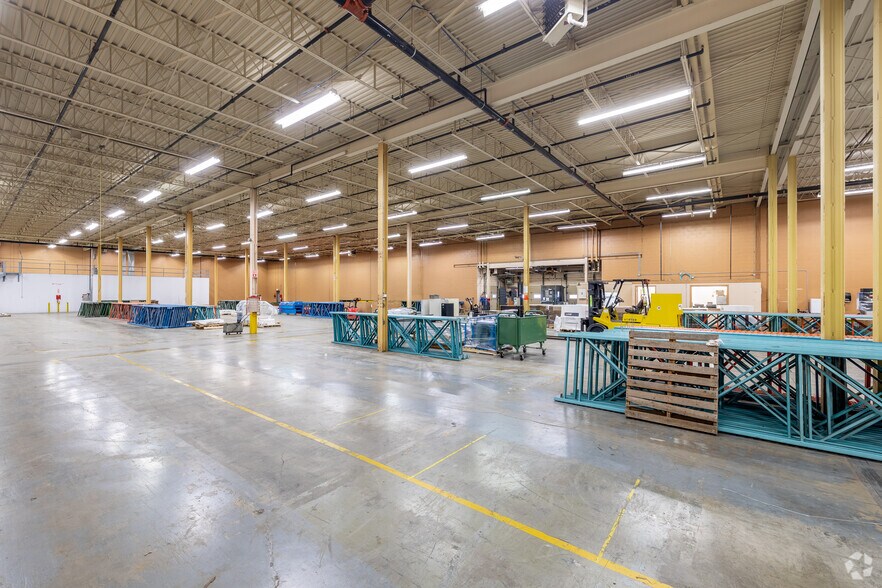 More Photos Of 200 Boul Grand N, Cowansville Warehouse For Sale
