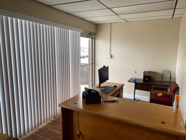 More Photos Of 6570 Caroline St, Milton Unknown For Lease