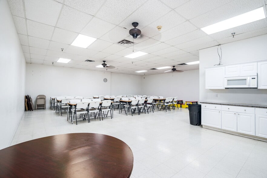 More Photos Of 903 W Parker Rd, Plano Schools For Sale