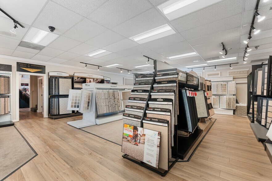 More Photos Of 807 S Auburn St, Grass Valley Showroom For Sale