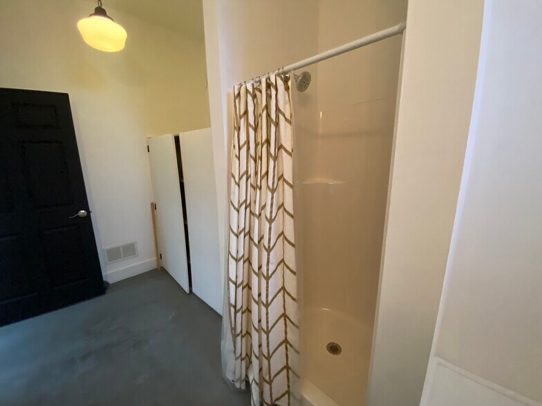 More Photos Of 220 S Campbell Ave, Springfield Storefront Retail Office For Sale