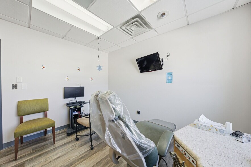 More Photos Of 299 Forest Ave, Paramus Office For Sale