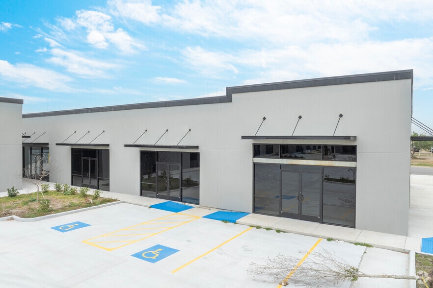 More Photos Of 2519 Closner blvd, Edinburg Storefront For Lease