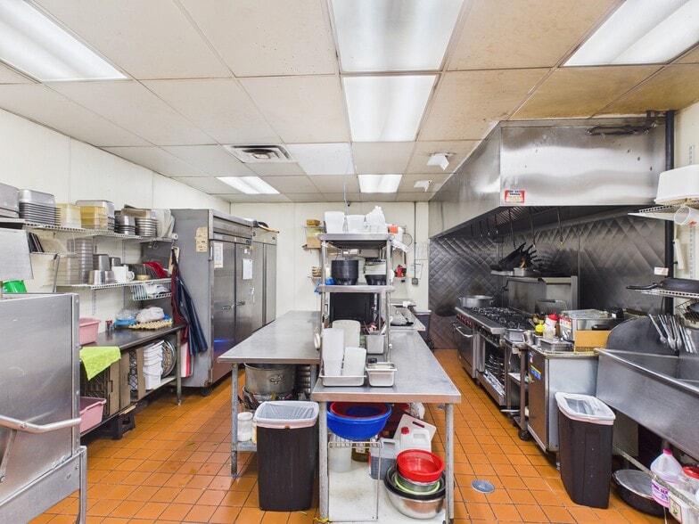 More Photos Of 4203 Lawrence Ave, Chicago Sports And Entertainment For Sale