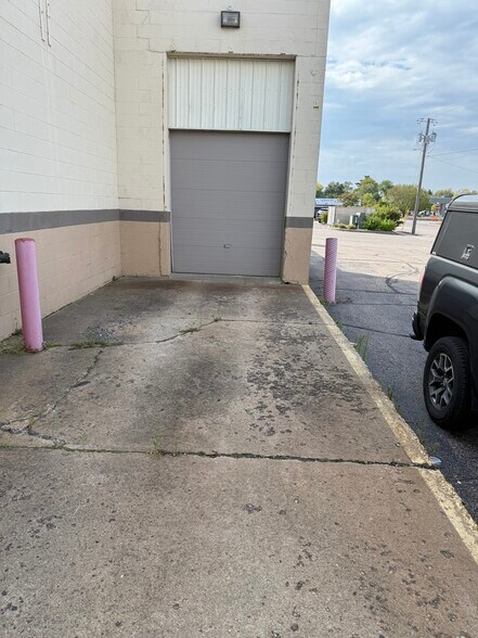 More Photos Of 2111-2113 8th St S, Wisconsin Rapids Department Store For Lease