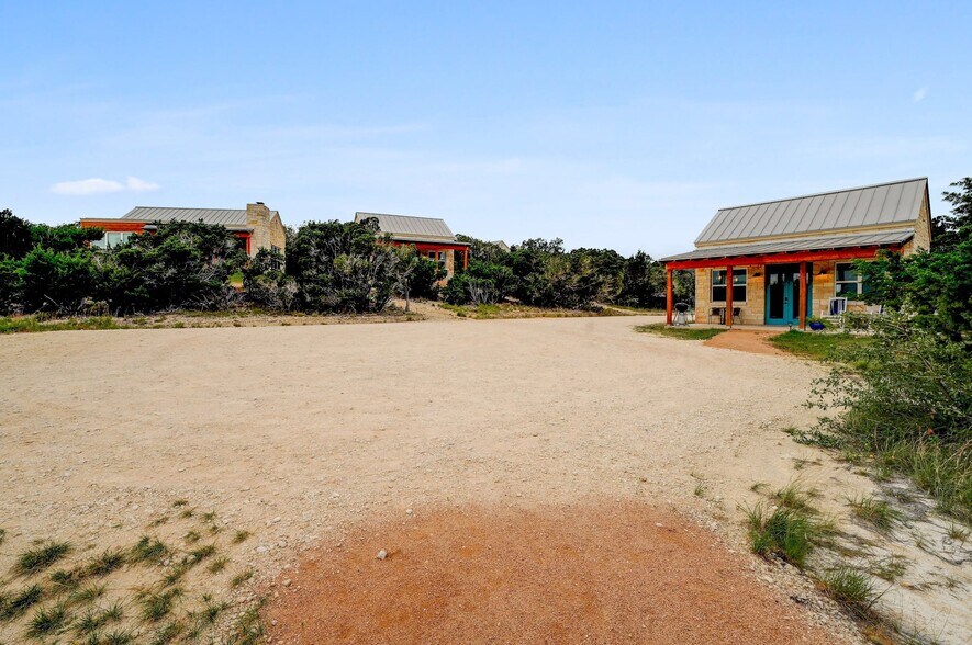 More Photos Of 7400 McGregor Ln, Dripping Springs Hotel For Sale