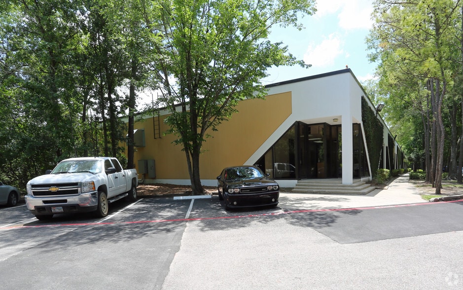 More Photos Of 410 S Trade Center Pky, The Woodlands Flex For Lease