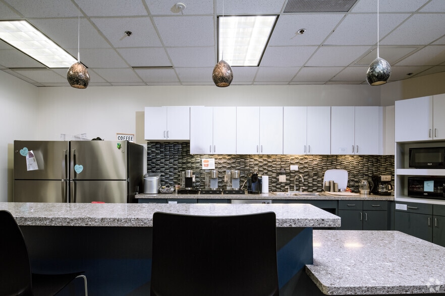 More Photos Of 4055 International Plz, Fort Worth Office For Lease