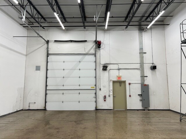 More Photos Of 2760 Beverly Dr, Aurora Warehouse For Lease