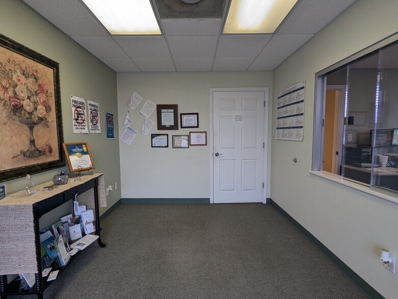 More Photos Of 2348 Highway 69 N, Nederland Office For Sale