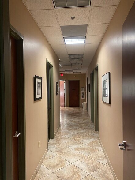 More Photos Of 6677 W Thunderbird Rd, Glendale Medical For Lease