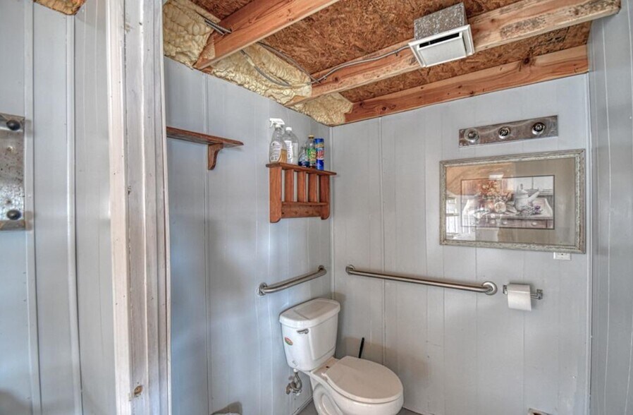 More Photos Of 521 Eel River St, Purcell General Retail For Sale