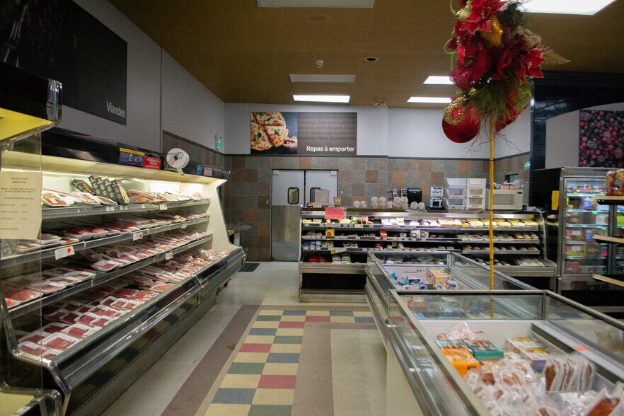 More Photos Of 769 15E Rue, Saint-zacharie General Retail For Sale