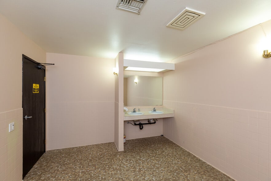 More Photos Of 200 W El Norte Pky, Escondido Unknown For Lease