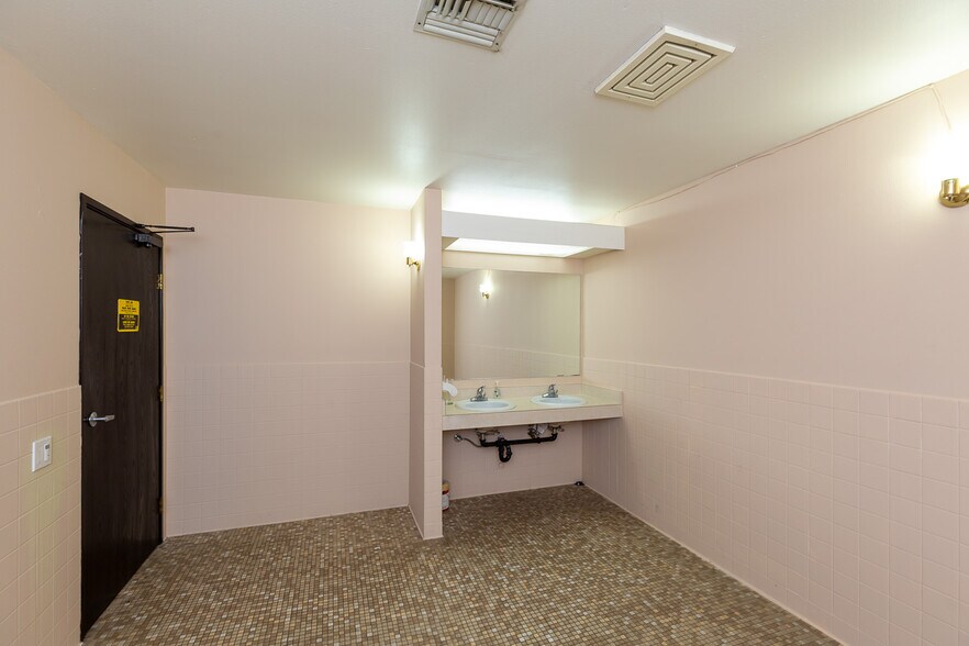 More Photos Of 200 W El Norte Pky, Escondido Unknown For Lease