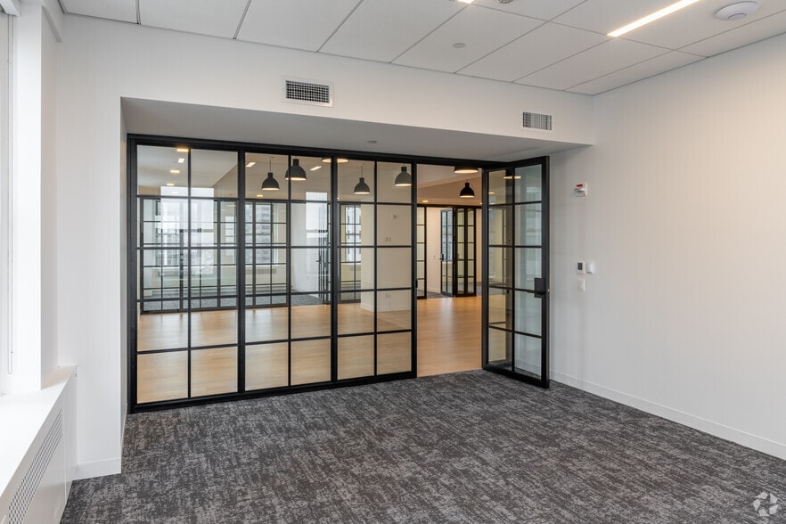 More Photos Of 595 Madison Ave, New York Office For Sale