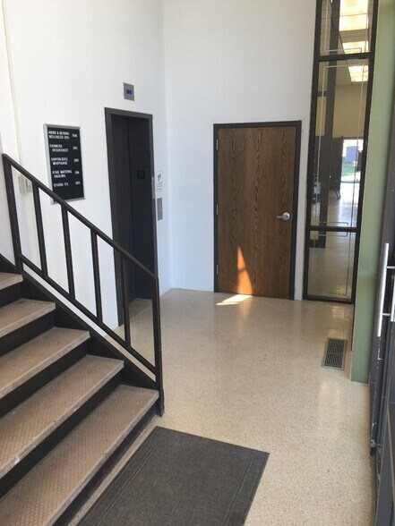 More Photos Of 558 Gravois Rd, Fenton Office For Lease