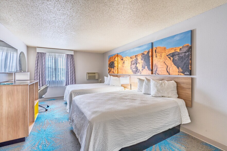 More Photos Of 519 Crook St, Custer Hotel For Sale