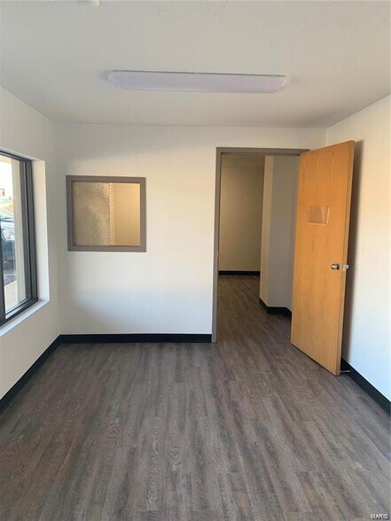 More Photos Of 2300-2314 W Osage St, Pacific Freestanding For Lease