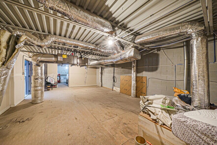 More Photos Of 1601 Artic Ave, Bohemia Warehouse For Lease