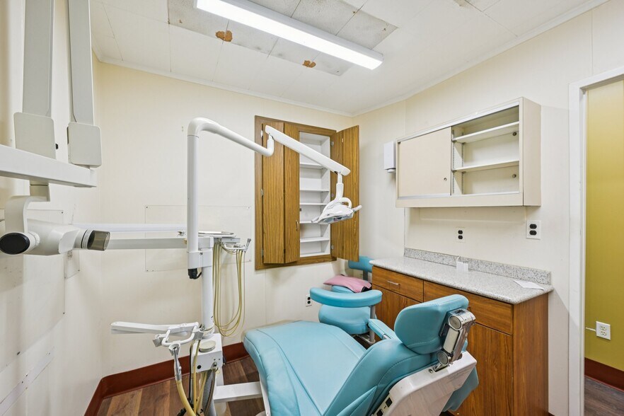 More Photos Of 306 E 4th St, Bridgeport Medical For Sale