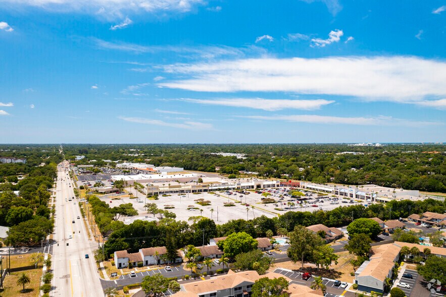 More Photos Of 935 Beneva Rd N, Sarasota Bank For Lease