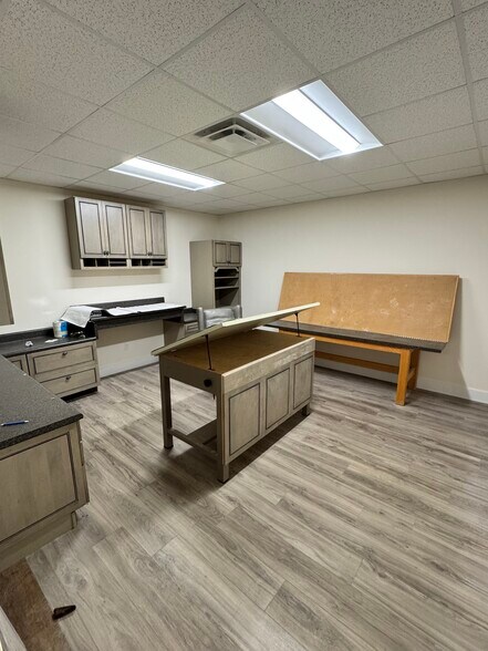 More Photos Of 101 Neal Pl, High Point Office For Lease