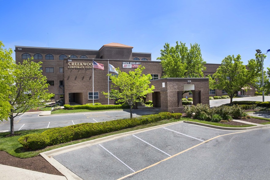 More Photos Of 910 W Basin Rd, New Castle Unknown For Lease