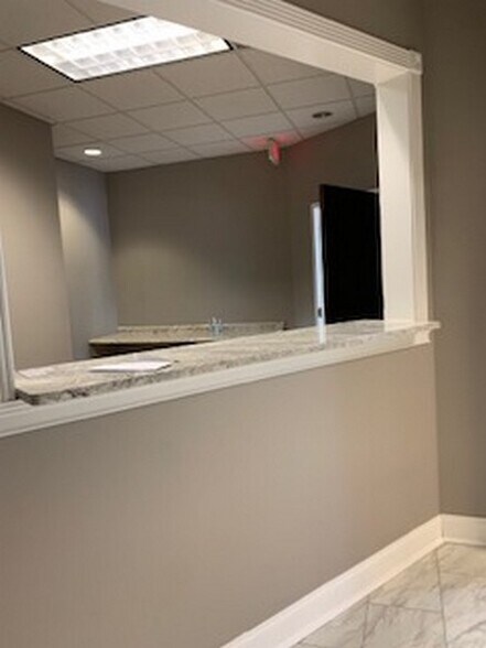 More Photos Of 530 Stephenson Ave, Savannah Office For Lease