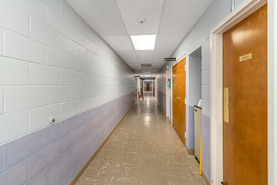 More Photos Of 411 Turner St, Clearwater Religious Facility For Lease