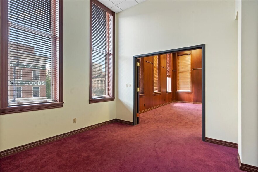 More Photos Of 200 S 6th St, Springfield Office For Sale