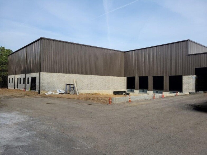 More Photos Of 1875 Swarthmore Ave, Lakewood Warehouse For Lease
