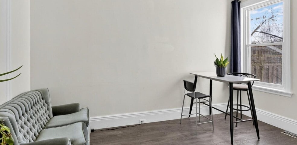 More Photos Of 271 Thomas St, Peterborough Apartments For Sale