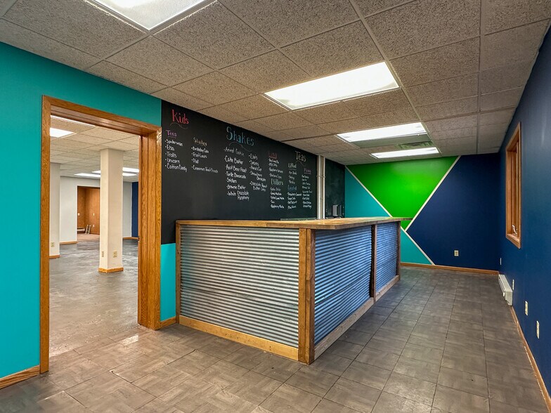 More Photos Of 233 S 8th St, Medford Office For Sale