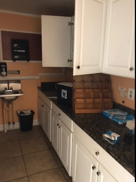 More Photos Of 313 Main St, Red Hill Restaurant For Lease